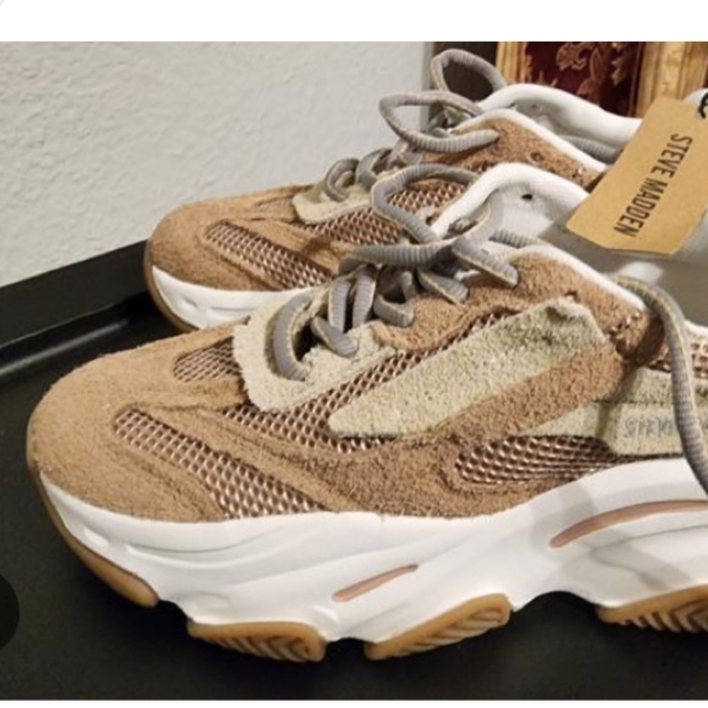 Steve Madden Women’s Possession Chunky Lace-Up Sneakers